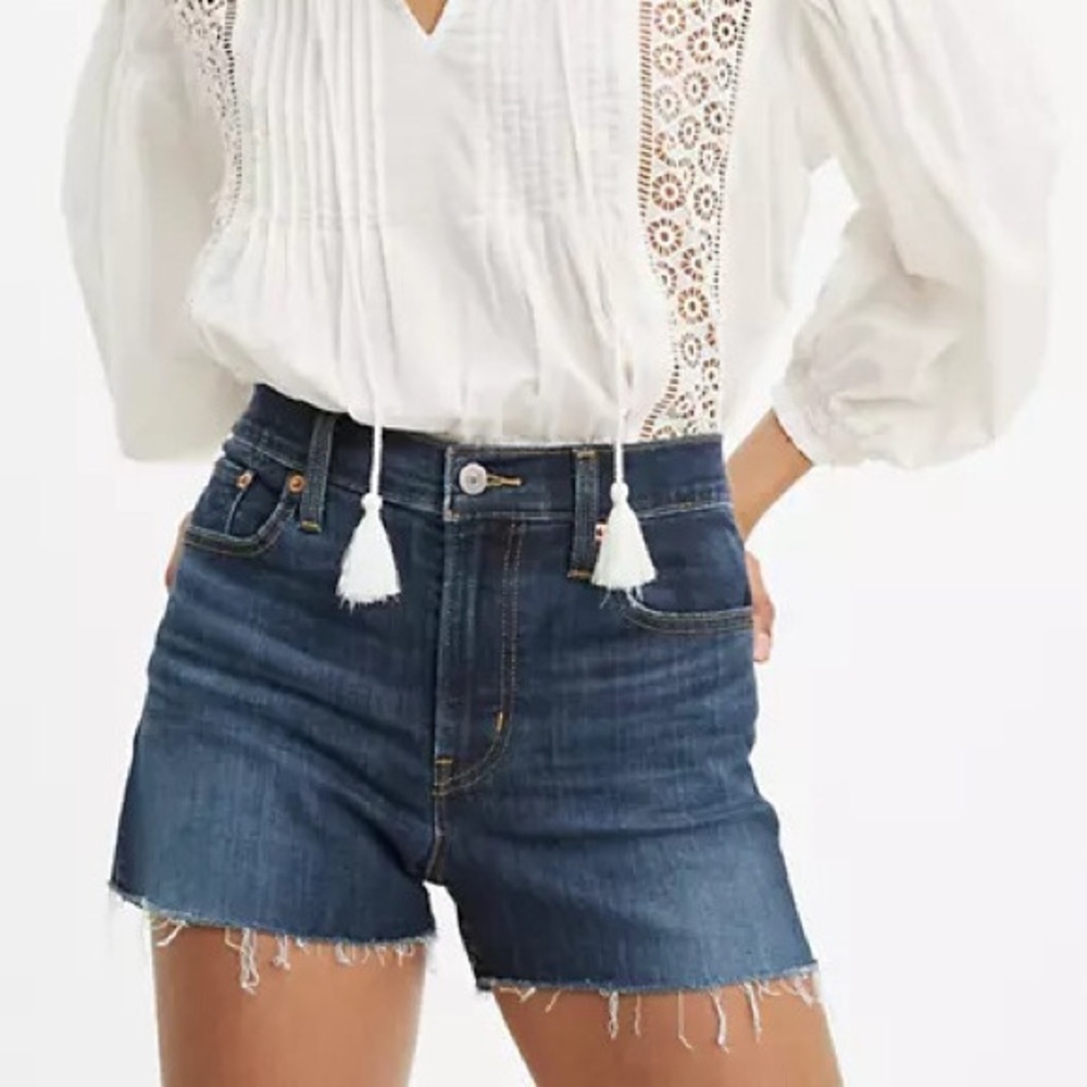 Levi’s Women’s Dark Wash High Rise Cut Selvedge Edge Jean Short Size 28